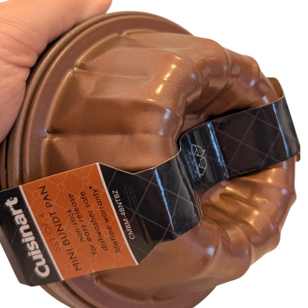 Cuisinart Mini Bundt Pan Set of 4 Non-Stick Bronze Bakeware CMBM-4BNTBZ‎